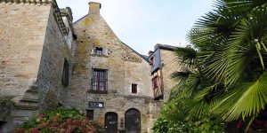 la cité de la Roche Bernard à proximité du camping Pont Mahé