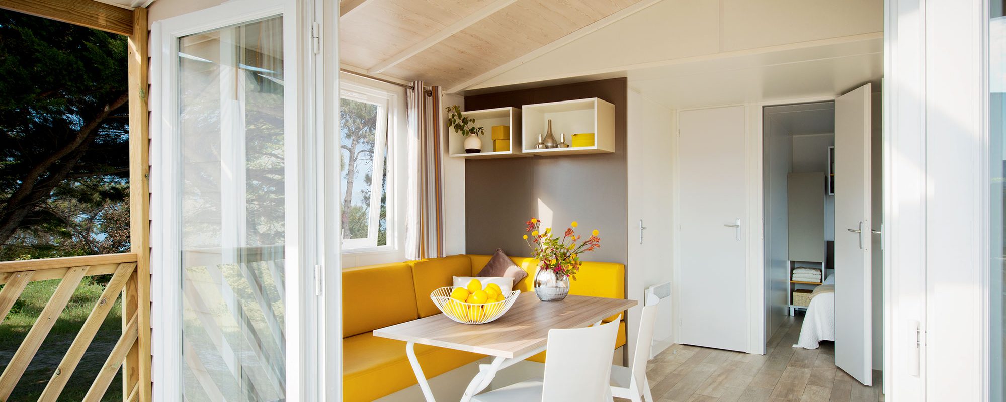 Location de mobilhome loggia bay au camping en Loire Atlantique : salon